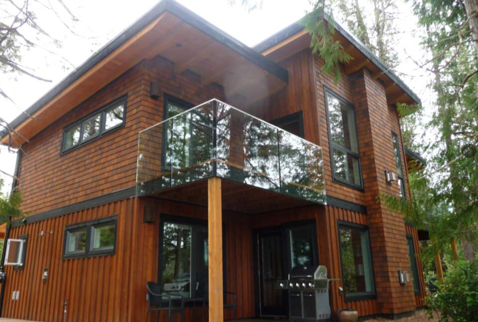 Jensen’s Bay Waterfront Wonderland - Tofino, Canada