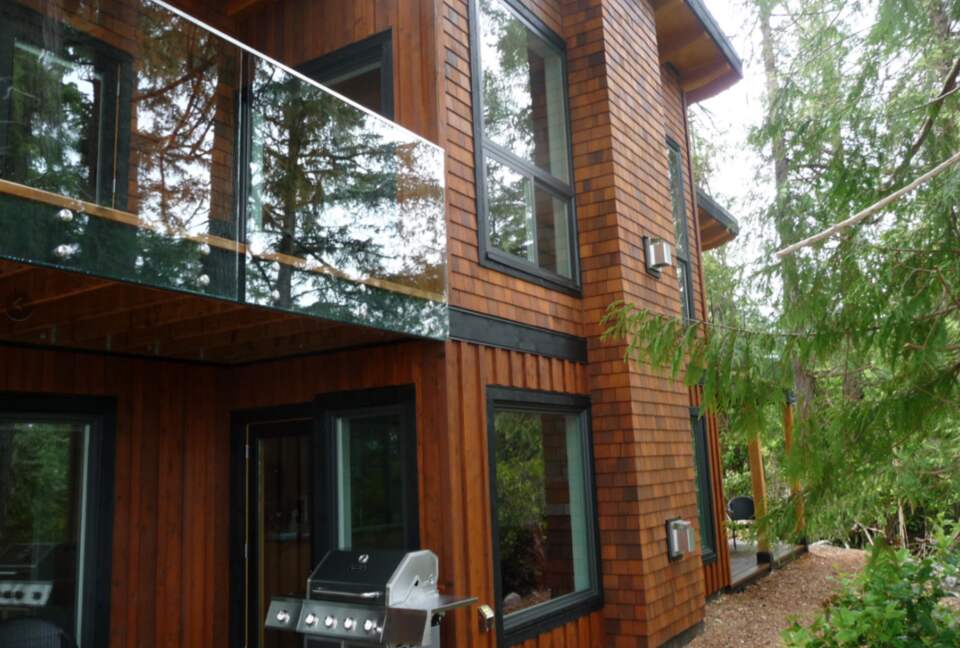 Jensen’s Bay Waterfront Wonderland - Tofino, Canada