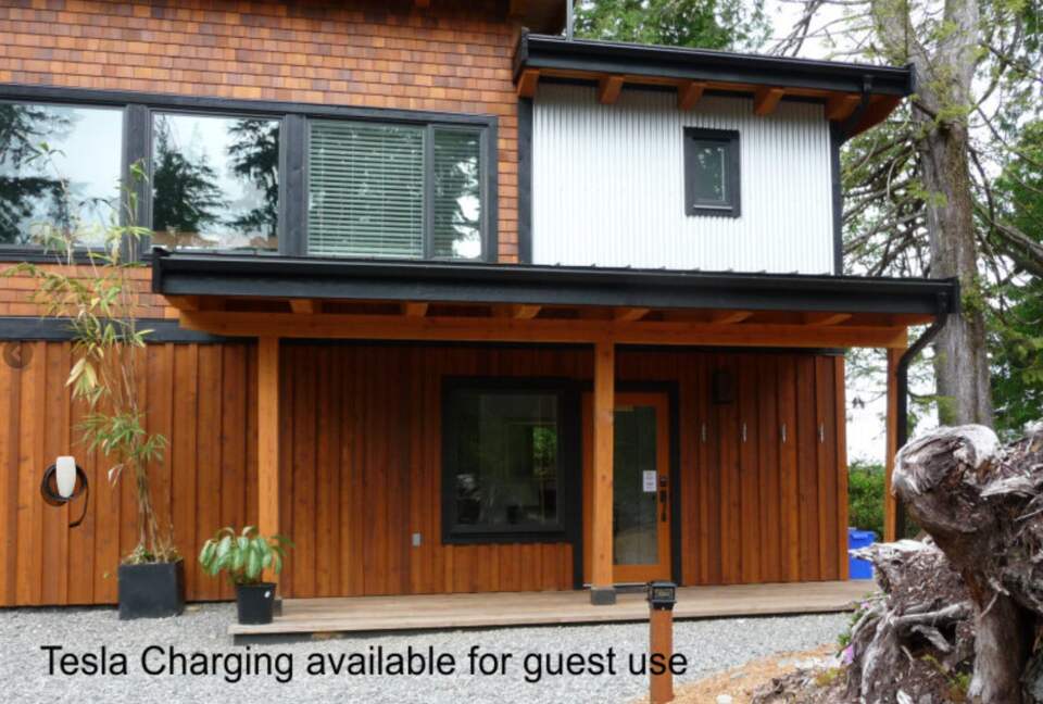 Jensen’s Bay Waterfront Wonderland - Tofino, Canada