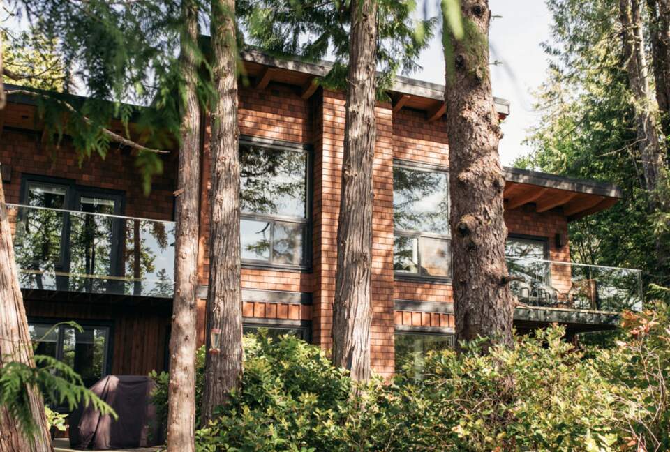 Jensen’s Bay Waterfront Wonderland - Tofino, Canada