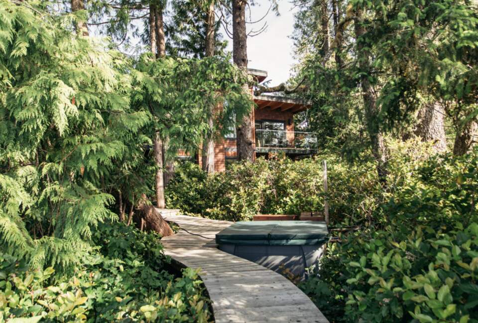 Jensen’s Bay Waterfront Wonderland - Tofino, Canada