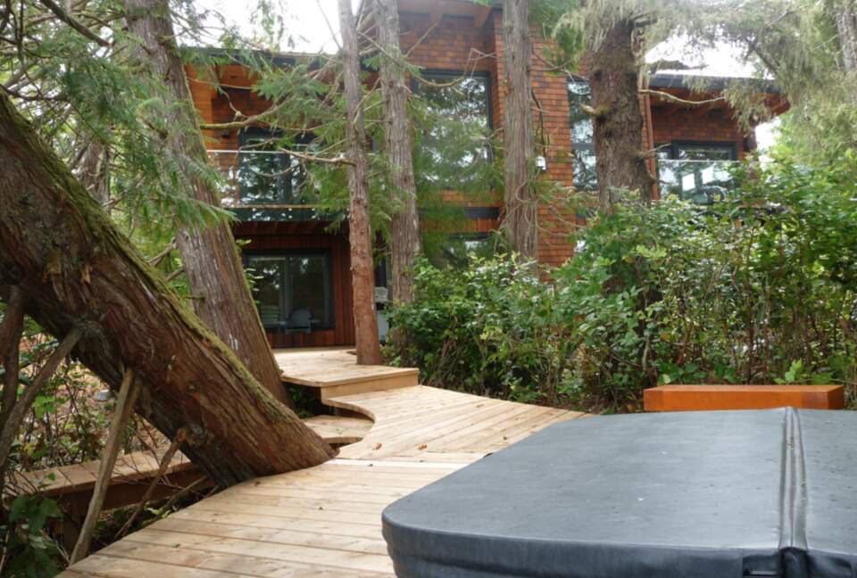 Jensen’s Bay Waterfront Wonderland - Tofino, Canada