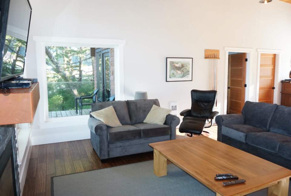 Jensen’s Bay Waterfront Wonderland - Tofino, Canada