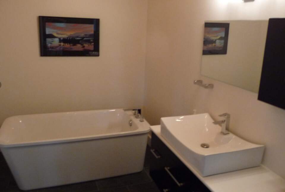 Jensen’s Bay Waterfront Wonderland - Tofino, Canada