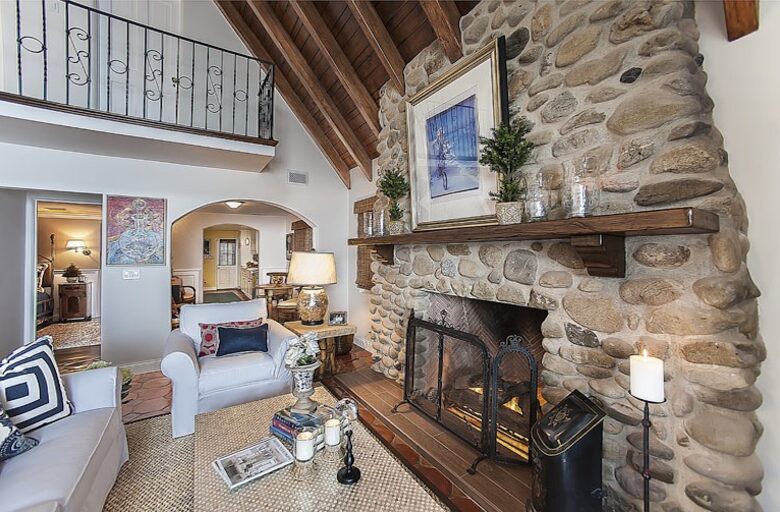 Malibu Beach Bungalow - Malibu, California