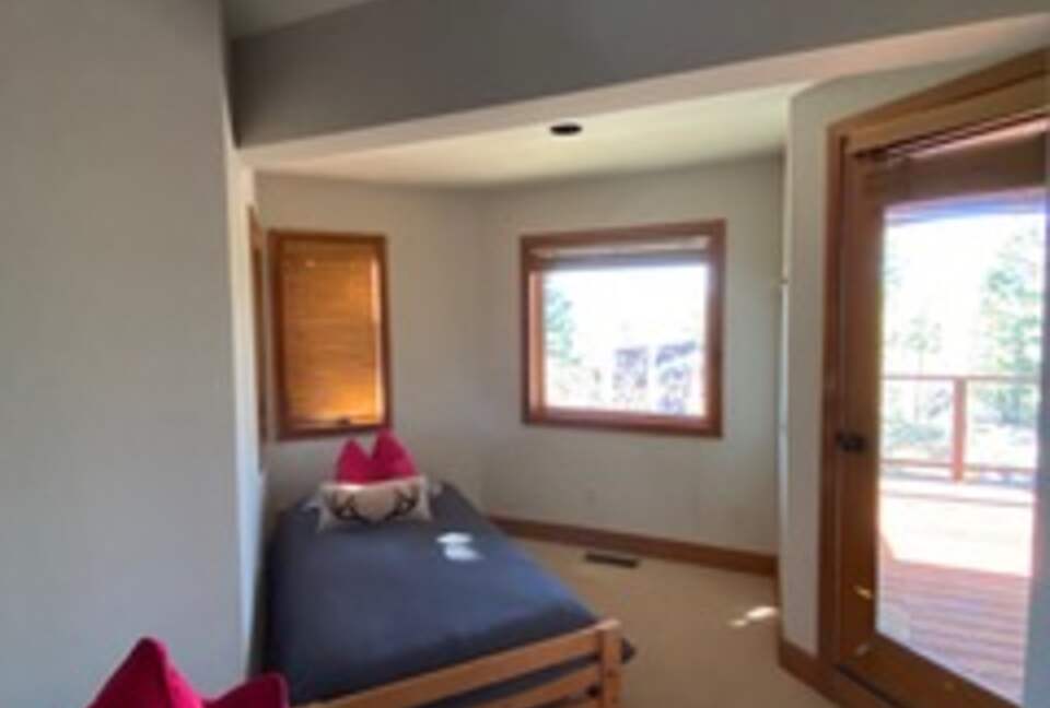 Spacious Mountain Home with Gorgeous Views - Truckee, California