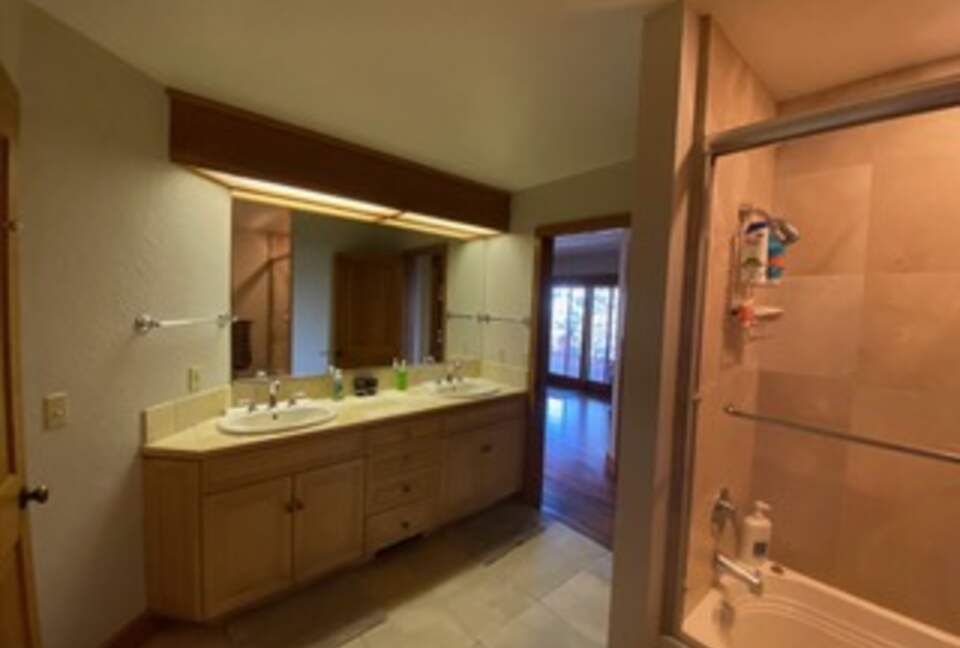 Spacious Mountain Home with Gorgeous Views - Truckee, California