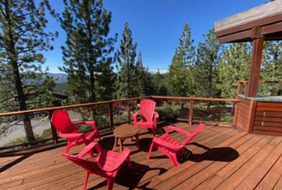 Spacious Mountain Home with Gorgeous Views - Truckee, California