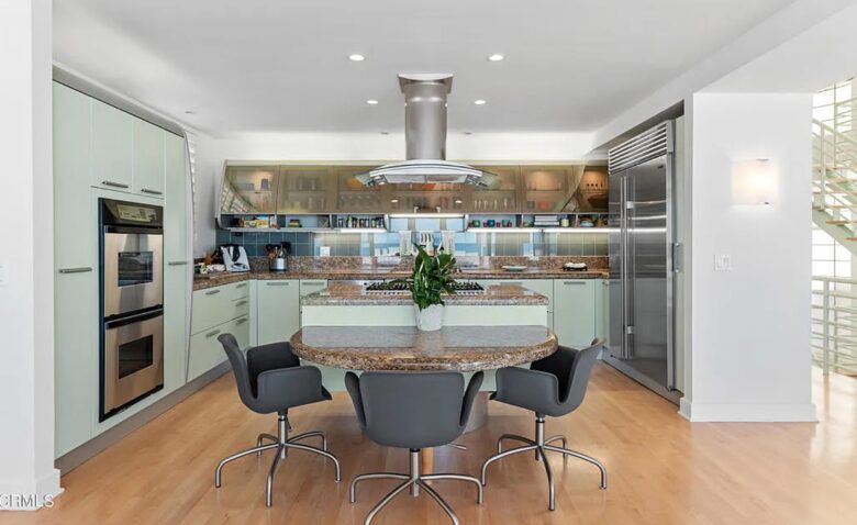 Le Reve Oceanfront Retreat - Oxnard, California