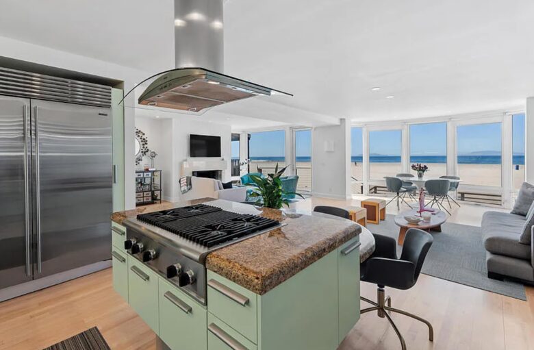 Le Reve Oceanfront Retreat - Oxnard, California