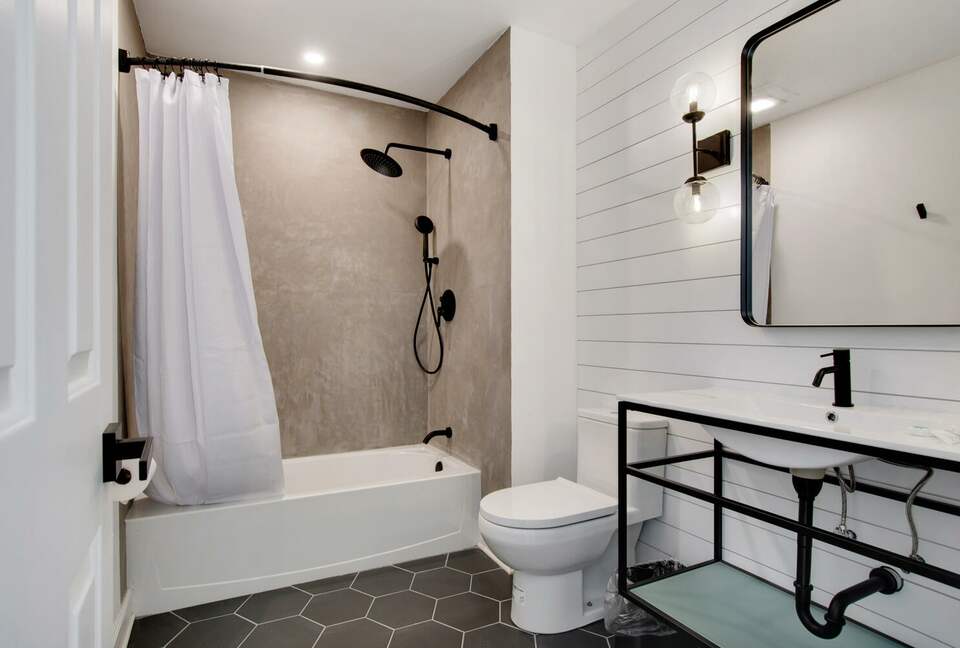 Cedar Cove Retreat | 13 Bedrooms Waterfront Estate with, Pool, Gym, and more - St. Michaels, Maryland