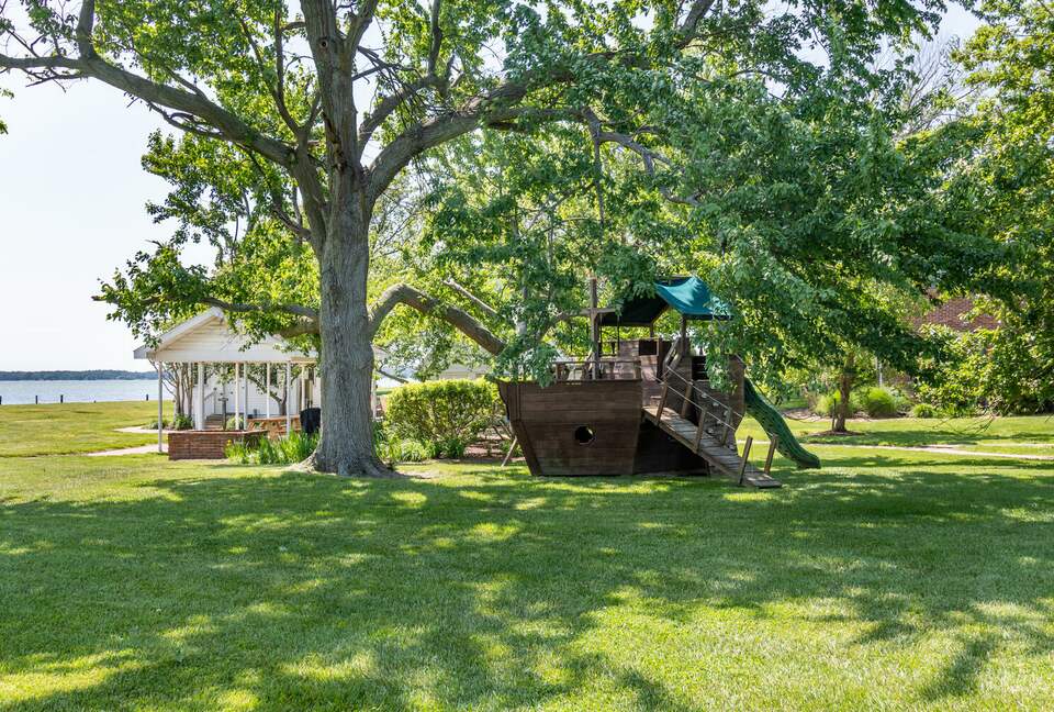 Cedar Cove Retreat | 13 Bedrooms Waterfront Estate with, Pool, Gym, and more - St. Michaels, Maryland