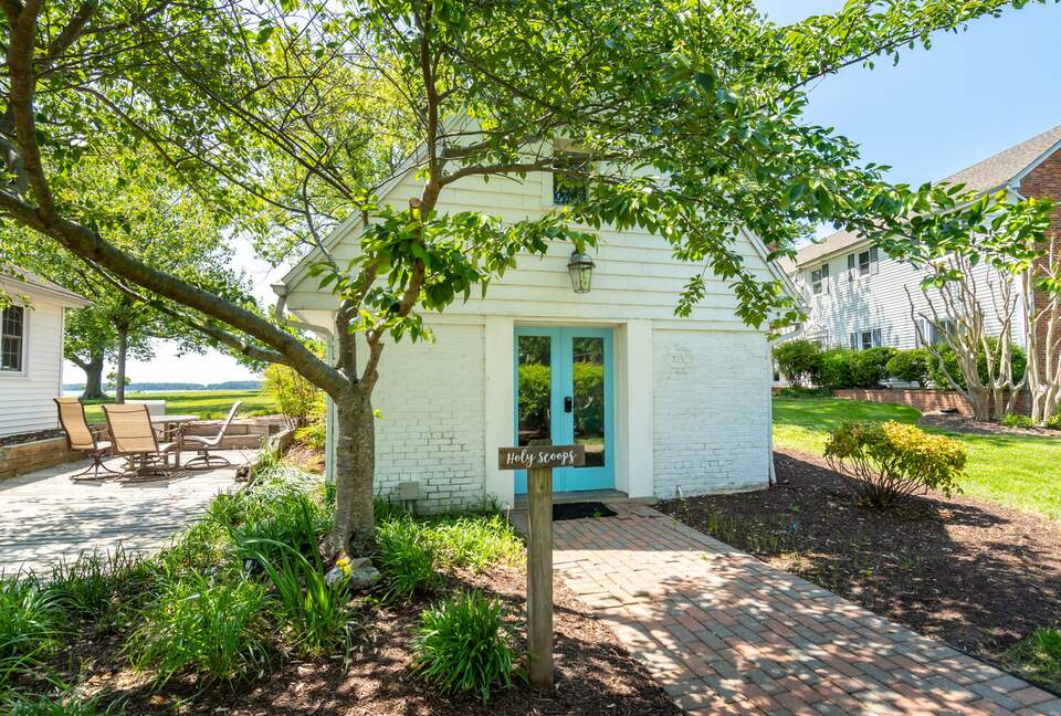Cedar Cove Retreat | 13 Bedrooms Waterfront Estate with, Pool, Gym, and more - St. Michaels, Maryland