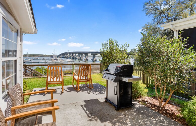 High Tides Riverfront Cottage - Port Royal, South Carolina