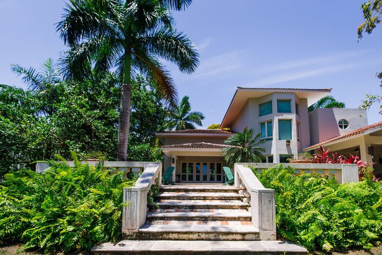 Dorado Beach House 4 Bedroom with Access to Resort Amenities (Fee) - Dorado, Puerto Rico