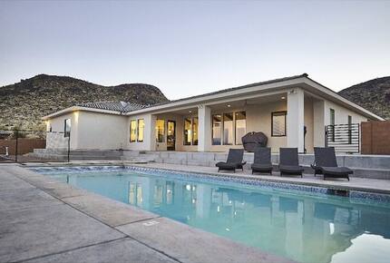 Modern Family-Friendly House |  Fun Backyard Private Pool & Pickleball - Hurricane, Utah