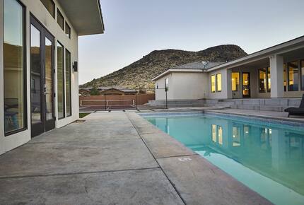 Modern Family-Friendly House | Fun Backyard Private Pool & Pickleball - Hurricane, Utah