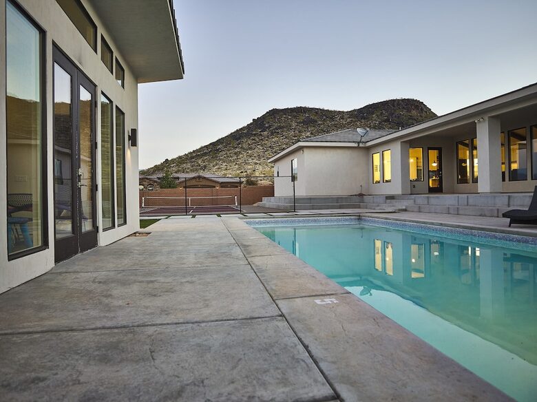 Modern Family-Friendly House | Fun Backyard Private Pool & Pickleball - Hurricane, Utah
