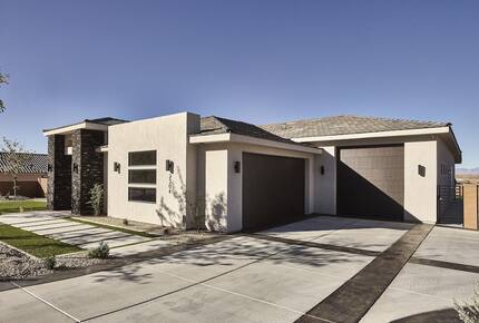 Modern Family-Friendly House | Fun Backyard Private Pool & Pickleball - Hurricane, Utah