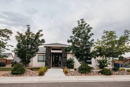 Modern Family-Friendly House | Fun Backyard Private Pool & Pickleball - Hurricane, Utah