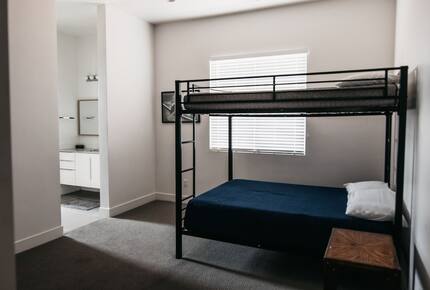 Modern Family-Friendly House | Fun Backyard Private Pool & Pickleball - Hurricane, Utah