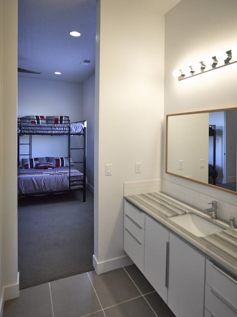 Modern Family-Friendly House | Fun Backyard Private Pool & Pickleball - Hurricane, Utah