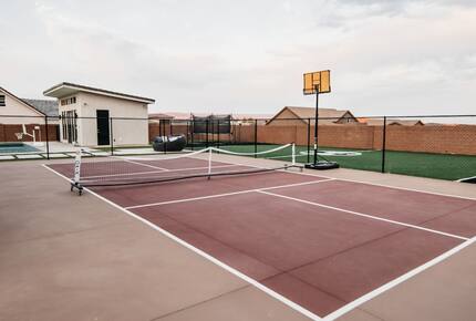Modern Family-Friendly House | Fun Backyard Private Pool & Pickleball - Hurricane, Utah