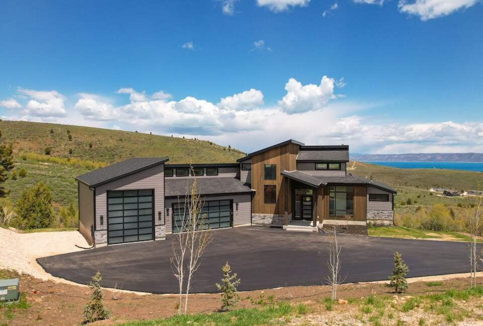 The Modern Bear | With a Private Pool, Ball Pit, Sleeps 12-50 - Garden City, Utah