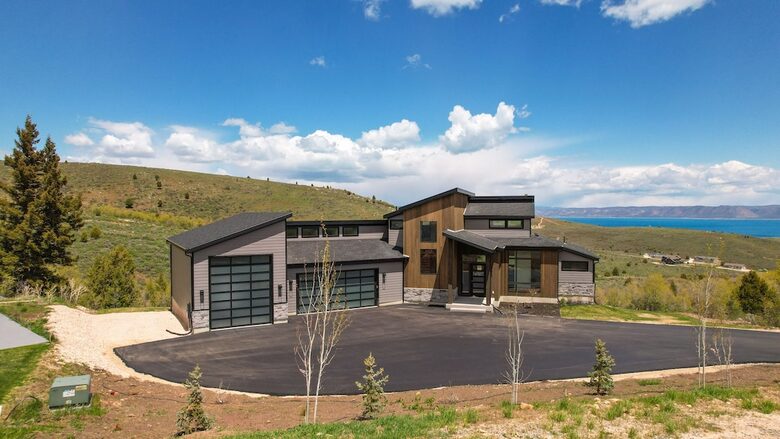 The Modern Bear | With a Private Pool, Ball Pit, Sleeps 12-50 - Garden City, Utah