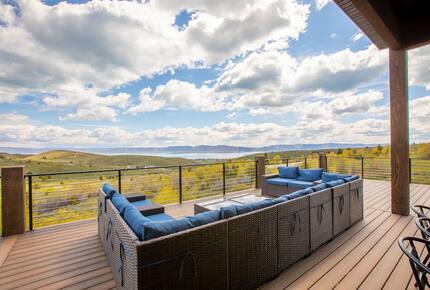 The Modern Bear | With a Private Pool, Ball Pit, Sleeps 12-50 - Garden City, Utah