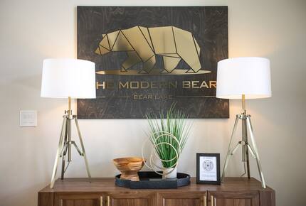 The Modern Bear | With a Private Pool, Ball Pit, Sleeps 12-50 - Garden City, Utah