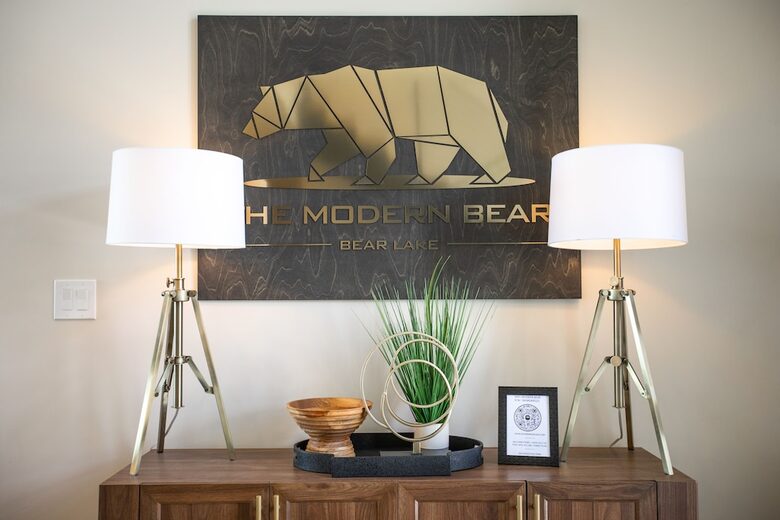 The Modern Bear | With a Private Pool, Ball Pit, Sleeps 12-50 - Garden City, Utah