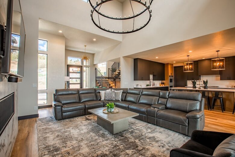The Modern Bear | With a Private Pool, Ball Pit, Sleeps 12-50 - Garden City, Utah