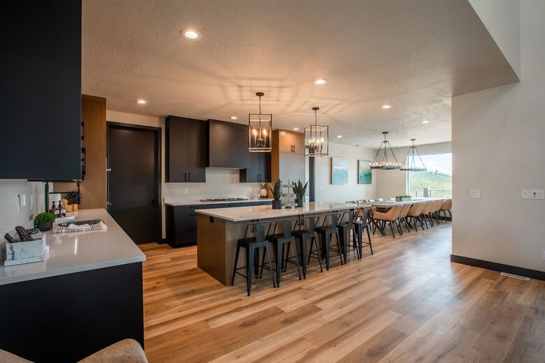 The Modern Bear | With a Private Pool, Ball Pit, Sleeps 12-50 - Garden City, Utah