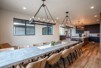 The Modern Bear | With a Private Pool, Ball Pit, Sleeps 12-50 - Garden City, Utah