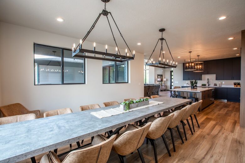 The Modern Bear | With a Private Pool, Ball Pit, Sleeps 12-50 - Garden City, Utah