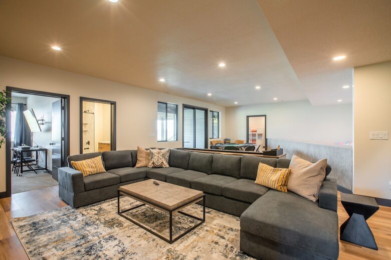 The Modern Bear | With a Private Pool, Ball Pit, Sleeps 12-50 - Garden City, Utah