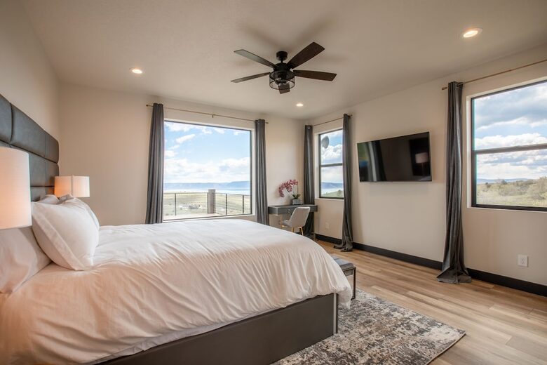 The Modern Bear | With a Private Pool, Ball Pit, Sleeps 12-50 - Garden City, Utah