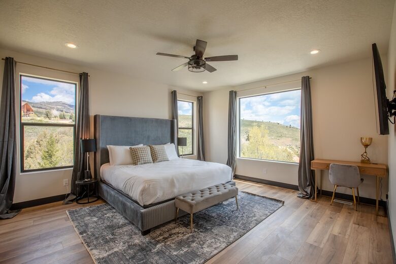 The Modern Bear | With a Private Pool, Ball Pit, Sleeps 12-50 - Garden City, Utah