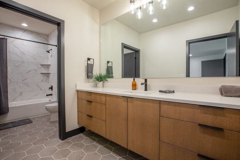 The Modern Bear | With a Private Pool, Ball Pit, Sleeps 12-50 - Garden City, Utah