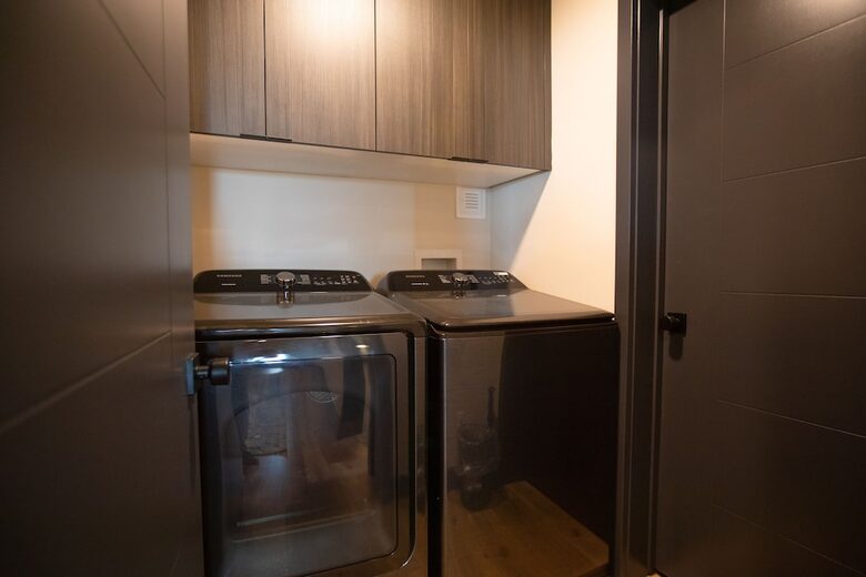 The Modern Bear | With a Private Pool, Ball Pit, Sleeps 12-50 - Garden City, Utah