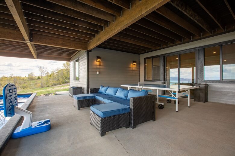 The Modern Bear | With a Private Pool, Ball Pit, Sleeps 12-50 - Garden City, Utah