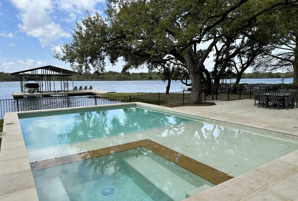 Lakefront Designer's Home on Lake LBJ - Kingsland, Texas