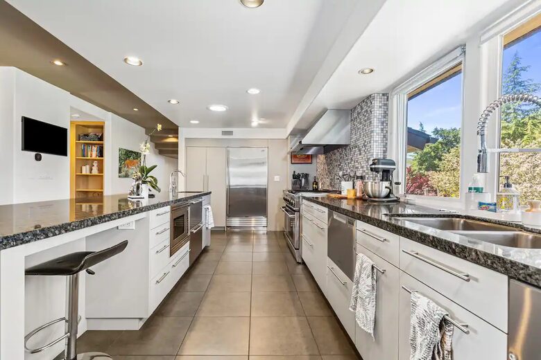 Central Coast Mountain View Retreat - Atascadero, California