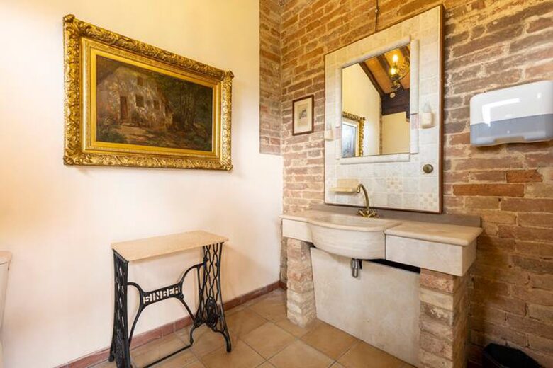 Villa San Lorenzo Umbrian Estate - Castiglione Del Lago, Italy