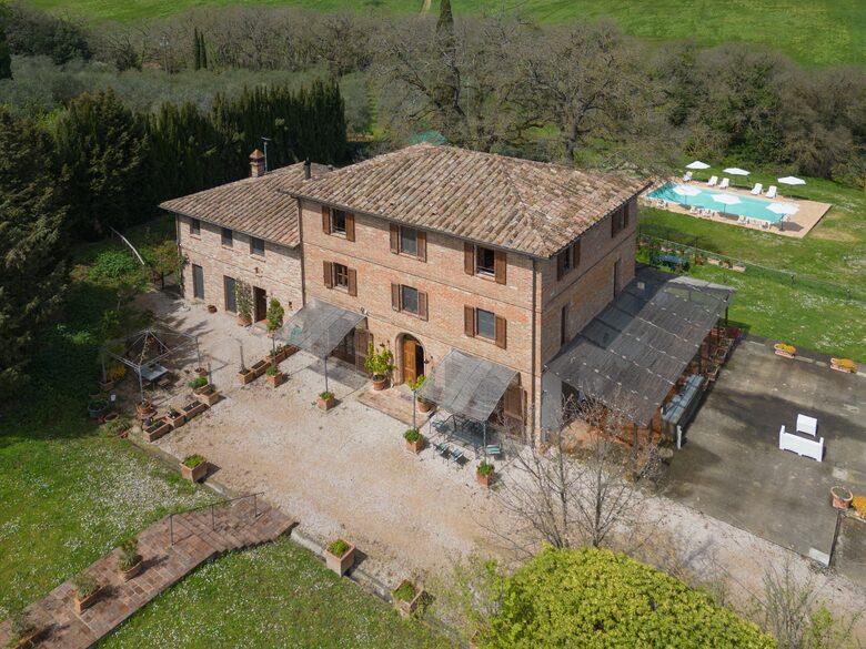 Villa San Lorenzo Umbrian Estate - Castiglione Del Lago, Italy
