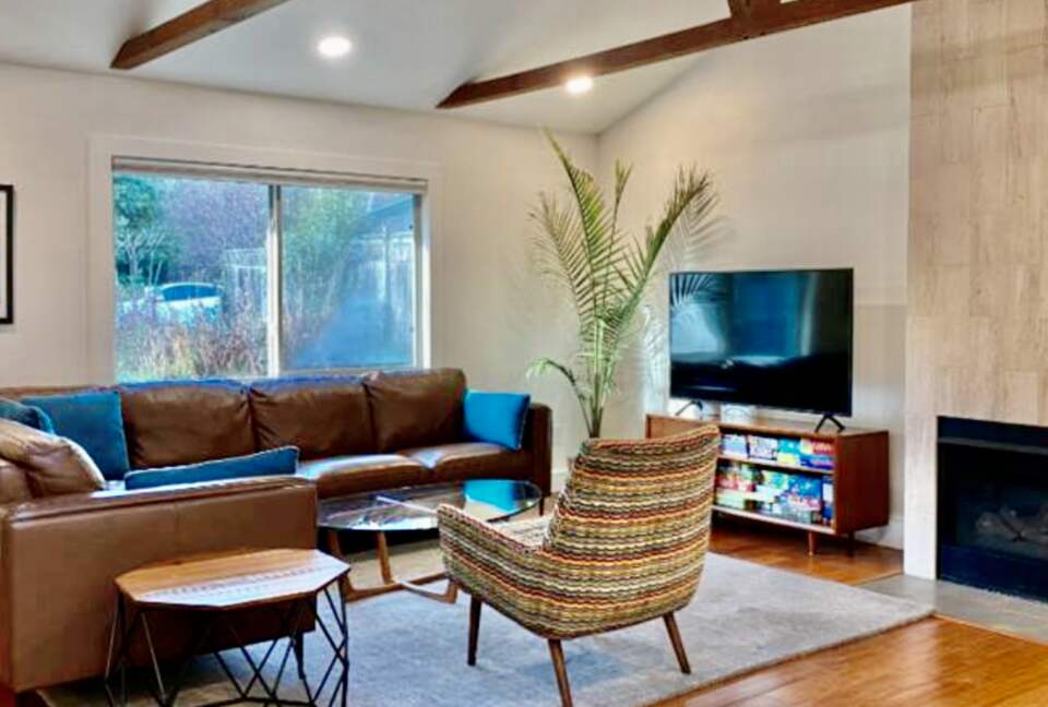 Riverfront Modern Oasis - Monte Rio, California