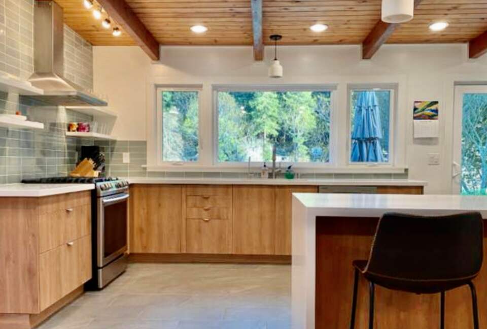 Riverfront Modern Oasis - Monte Rio, California