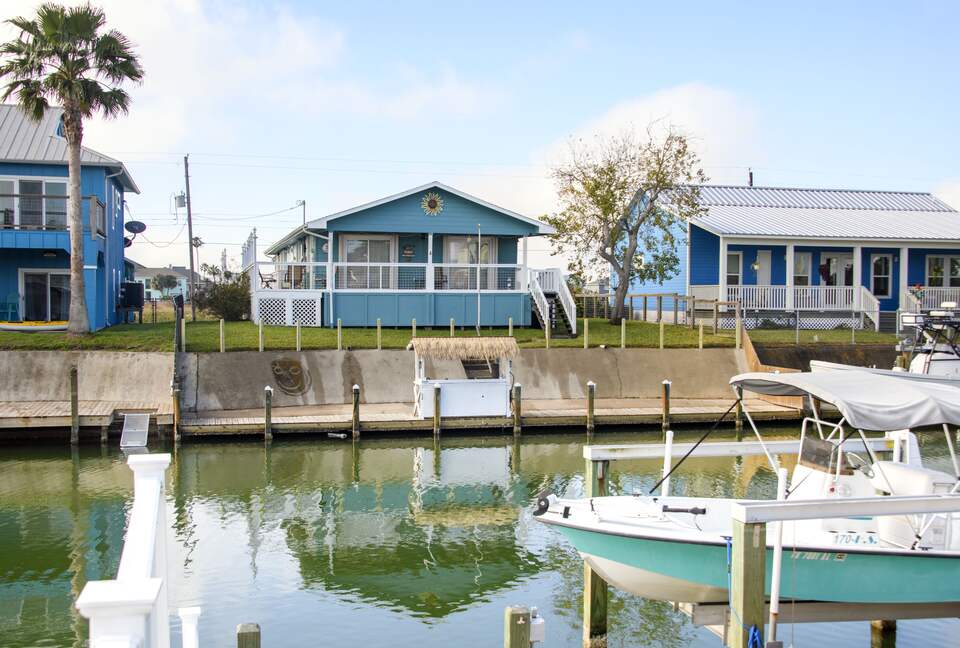 PalmTiki, Canal-based Tiki & Beach Themed Fun Escape in Rockport, Texas - Rockport, Texas