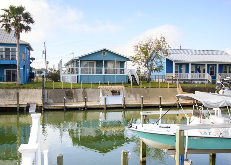 PalmTiki, Canal-based Tiki & Beach Themed Fun Escape in Rockport, Texas - Rockport, Texas
